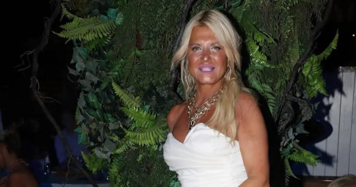Μαρίνα Σταυράκη: Η εντυπωσιακή εμφάνιση με μαγιό στην πισίνα