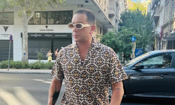 Ο Γιώργος Μαζωνάκης ανανεώθηκε με κούρεμα και ξύρισμα μετά τη νοσηλεία στο Δρομοκαΐτειο