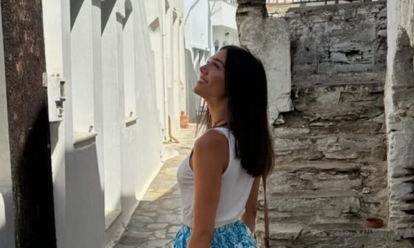 Μελίνα Νικολαΐδη: Με κόκκινο μπικίνι στις πρώτες της διακοπές μετά τον χωρισμό