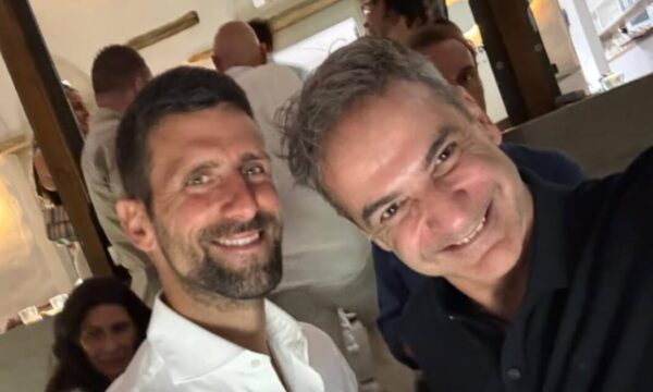 Κυριάκος Μητσοτάκης: Η συνάντηση με τον Νόβακ Τζόκοβιτς στην ειδυλλιακή Τήνο