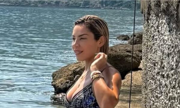 Μαριάντα Πιερίδη: Καλωσόρισε τον Αύγουστο με μια topless λήψη