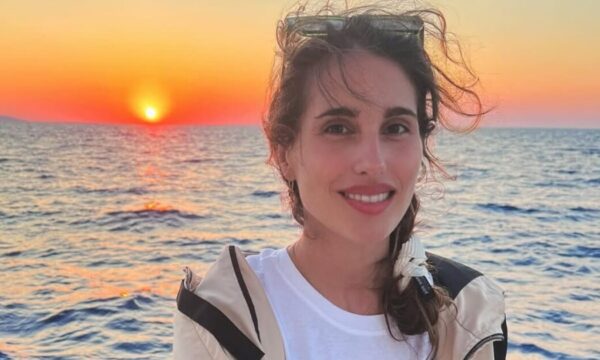 Παυλίνα Βουλγαράκη: Μαζί με τον αγαπημένο της Στέφανο στην ακρογιαλιά – Εικόνα