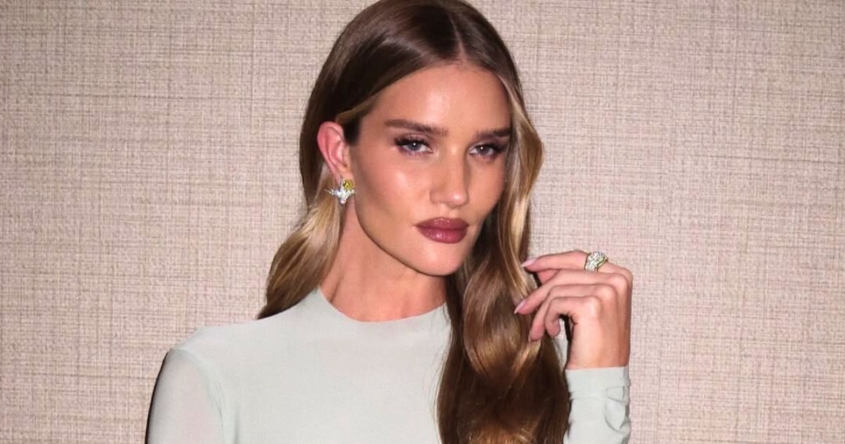 Η Rosie Huntington-Whiteley ανανεώνει το Old Hollywood beauty look