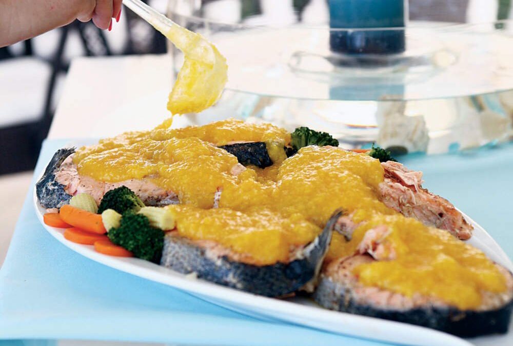 Σολομός με Grand Marnier και βερίκοκα