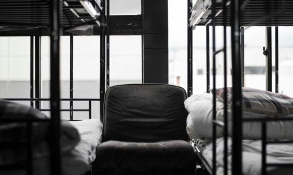 Ακούσια νοσηλεία: Γιατί η είσοδος στο ψυχιατρείο είναι τόσο εύκολη στην Ελλάδα;