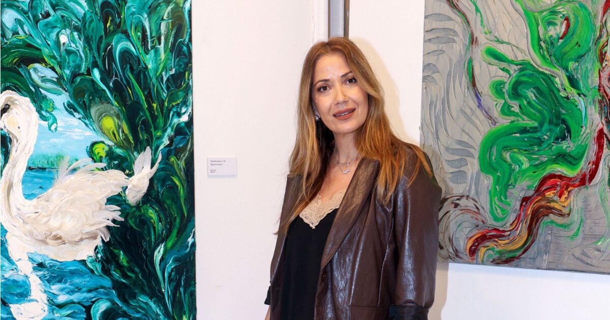 Γιώτα Τσιμπρικίδου: «Μου έλεγαν πως χωρίς ξανθά μαλλιά, δεν θα έχω ποτέ επιτυχία»