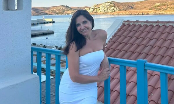 Βάσω Γουλιελμάκη: Διδάσκει στυλ επιλέγοντας το λευκό για τις καλοκαιρινές της εμφανίσεις