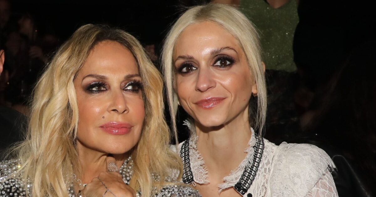 Σοφία Αρβέλα: Η selfie με την Άννα Βίσση από τις καλοκαιρινές τους στιγμές στη Λέρο