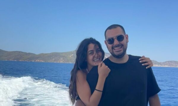 Χρήστος Κούγιας: Οι θερμές ευχές στην αδελφή του, Μάιρα, για τη γιορτή της