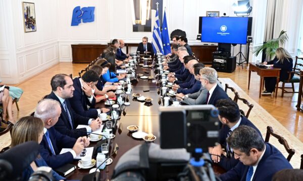 Μαρινάκης: Καθορίζουμε το χαοτικό τοπίο των περιφερειακών καναλιών με σεβασμό στους εργαζόμενους