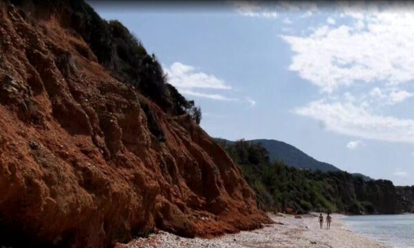Η κρυφή παραλία στη Θράκη με τα διάφανα νερά που αξίζει να επισκεφθείς