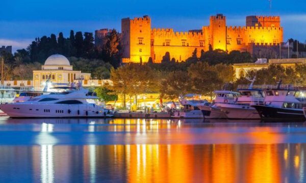 Αυτά είναι τα ελληνικά νησιά που καταρρίπτουν ρεκόρ το 2025