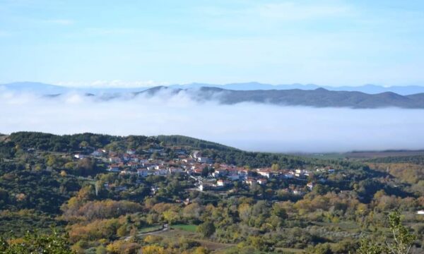 70 λεπτά από τη Θεσσαλονίκη: Μια απόδραση στο ορεινό διαμάντι της Βόλβης