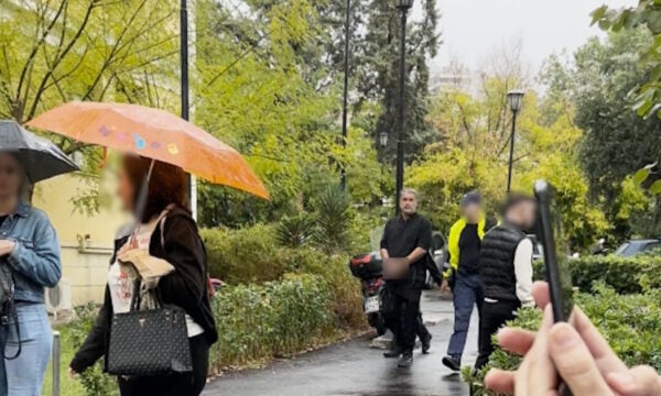Βασίλης Μπισμπίκης: Με χειροπέδες στα δικαστήρια της Ευελπίδων