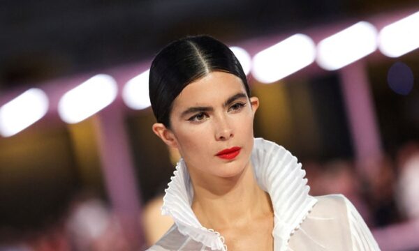 Carolina Herrera ss26: Μόδα, τέχνη και φλαμένκο ομορφιά στο κέντρο της Μαδρίτης