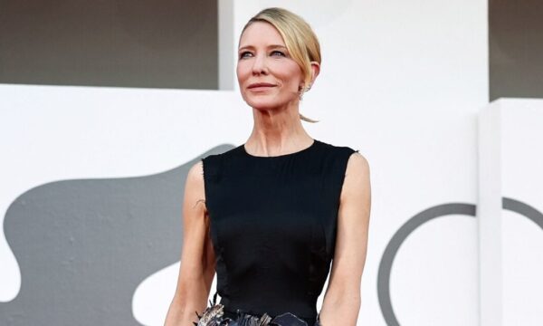 Cate Blanchett: Η κομψή αλογοουρά της υμνεί τα minimal χτενίσματα