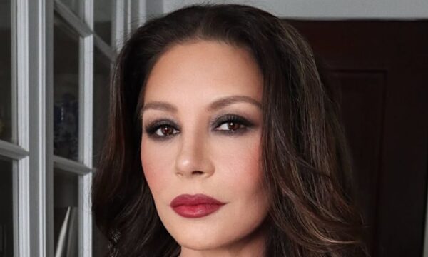 Catherine Zeta-Jones: Με το απόλυτο, τολμηρό και σαγηνευτικό μακιγιάζ