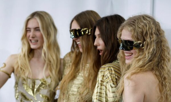 Roberto Cavalli SS26: Μποέμ ομορφιά με έντονες πινελιές λάμψης
