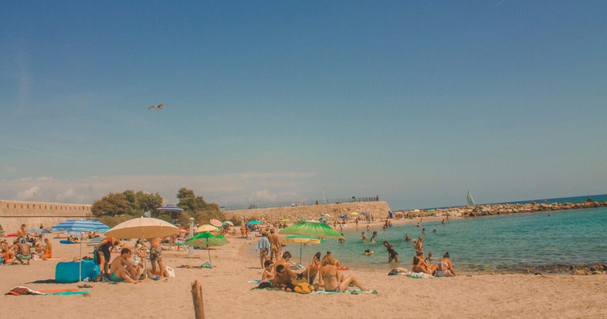“Πώς μεταμορφώθηκαν οι διακοπές συγκριτικά με πέρυσι;”