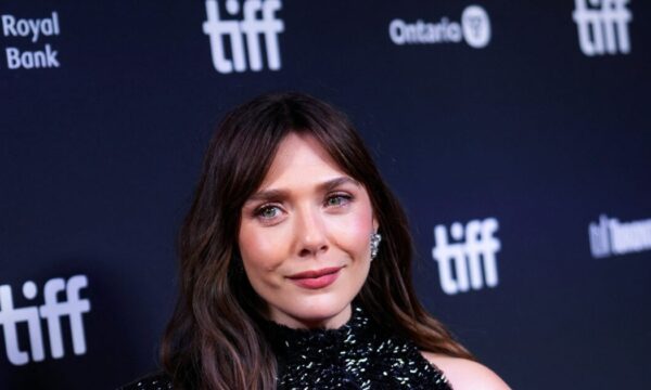 Elizabeth Olsen: Έλαμψε στο Toronto International Film Festival με ονειρικό μακιγιάζ