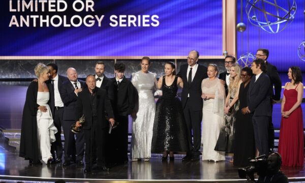Κατάλογος νικητών των βραβείων Emmy 2025: Νίκη για «Adolescence», «The Studio» και «The Pitt»