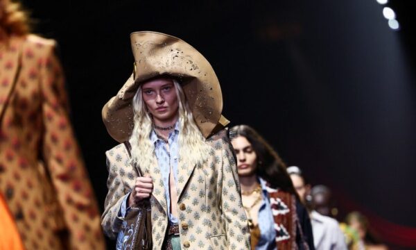 Etro SS26: Η φρέσκια συλλογή του Marco de Vincenzo δεν ψιθυρίζει, κραυγάζει