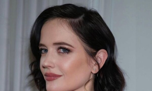 Eva Green: Με υγρό look και μακιγιάζ σε γήινες καφέ αποχρώσεις