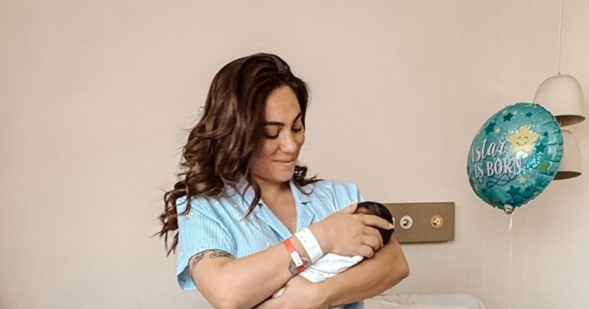 Ευρυδίκη Βαλαβάνη: Περιήγηση στα Χανιά με τον 2 μηνών γιο της – Εικόνες