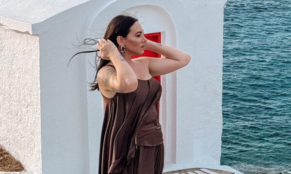 Ευρυδίκη Βαλαβάνη: Φρέσκες εικόνες από την Κύθνο και τον γάμο της αδελφής της