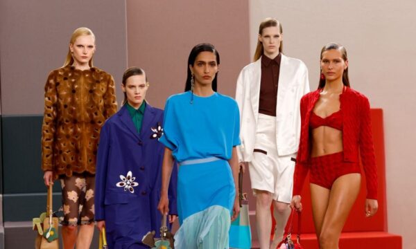 Fendi SS26: Μια συλλογή πλημμυρισμένη με χρώματα, άνθη και θετική ενέργεια!