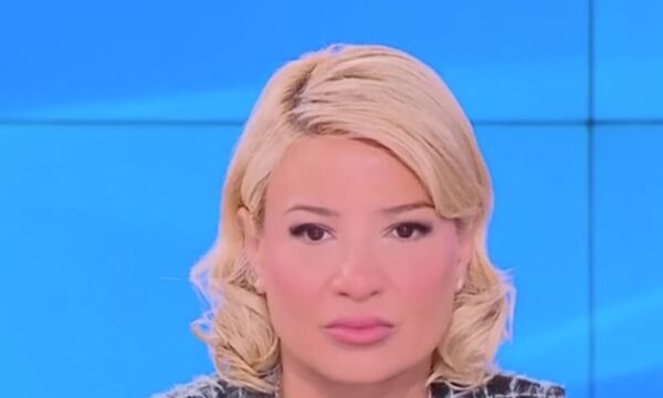 Φαίη Σκορδά για Πάρη Ρούπο: «Αν είχαν παρακολουθήσει τις παραστάσεις του εξ αρχής, δε θα συνεργάζονταν»