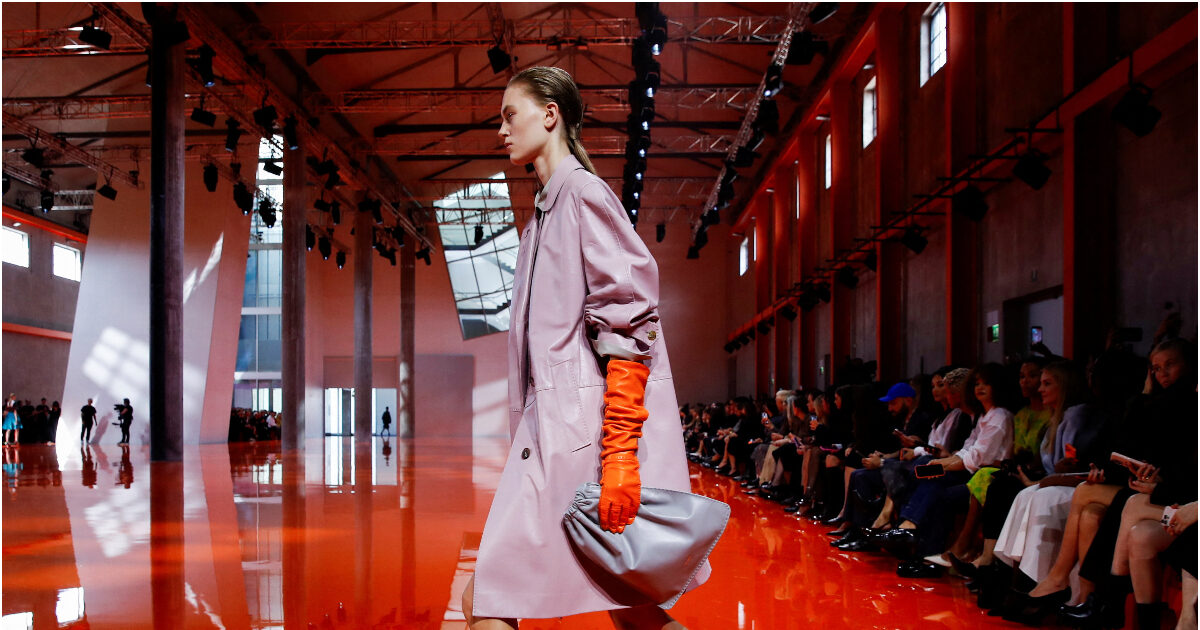 Prada SS2026: Η συλλογή στο Μιλάνο αναδιαμορφώνει τους κανόνες του μοντέρνου style