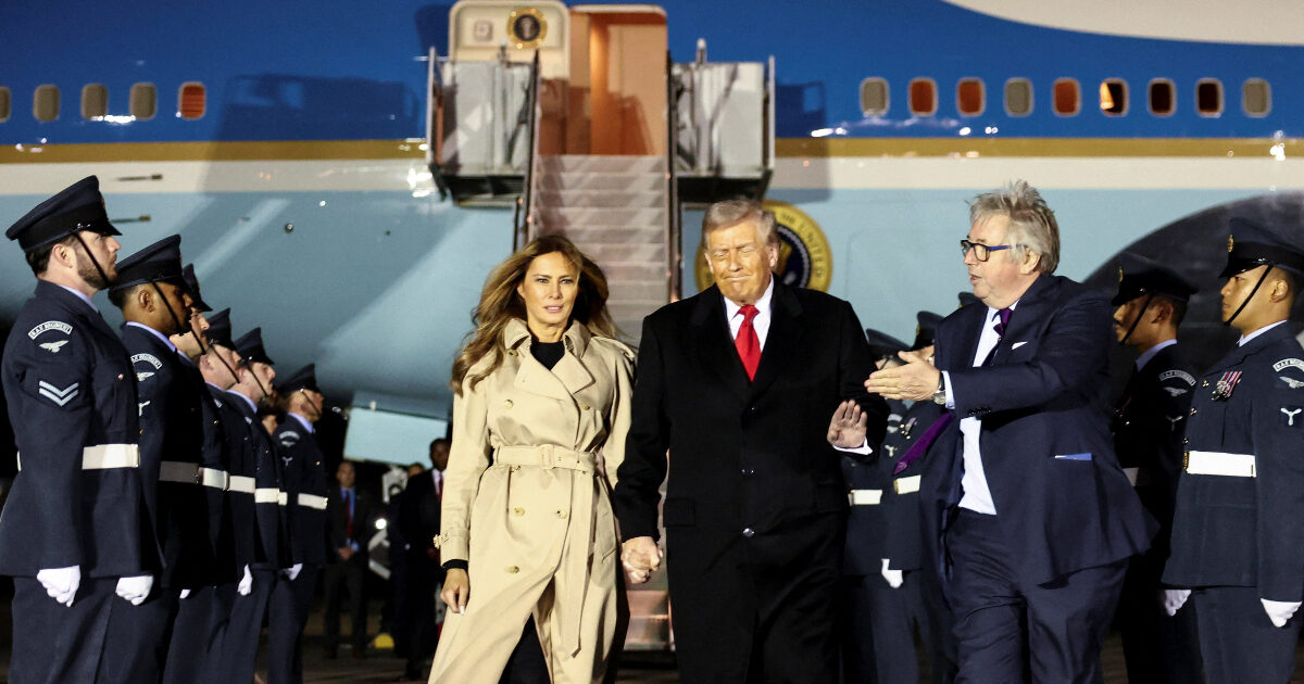 Melania Trump: Εντυπωσιακή είσοδος στην Αγγλία με τέλειο brit style