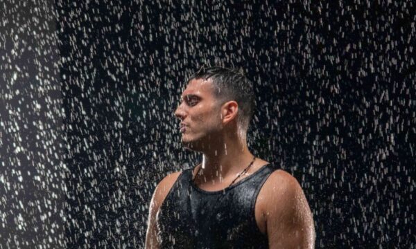 Γιώργος Κακοσαίος: Δείτε το φρέσκο video clip για το κομμάτι «Ούτε εχθροί ούτε φίλοι»
