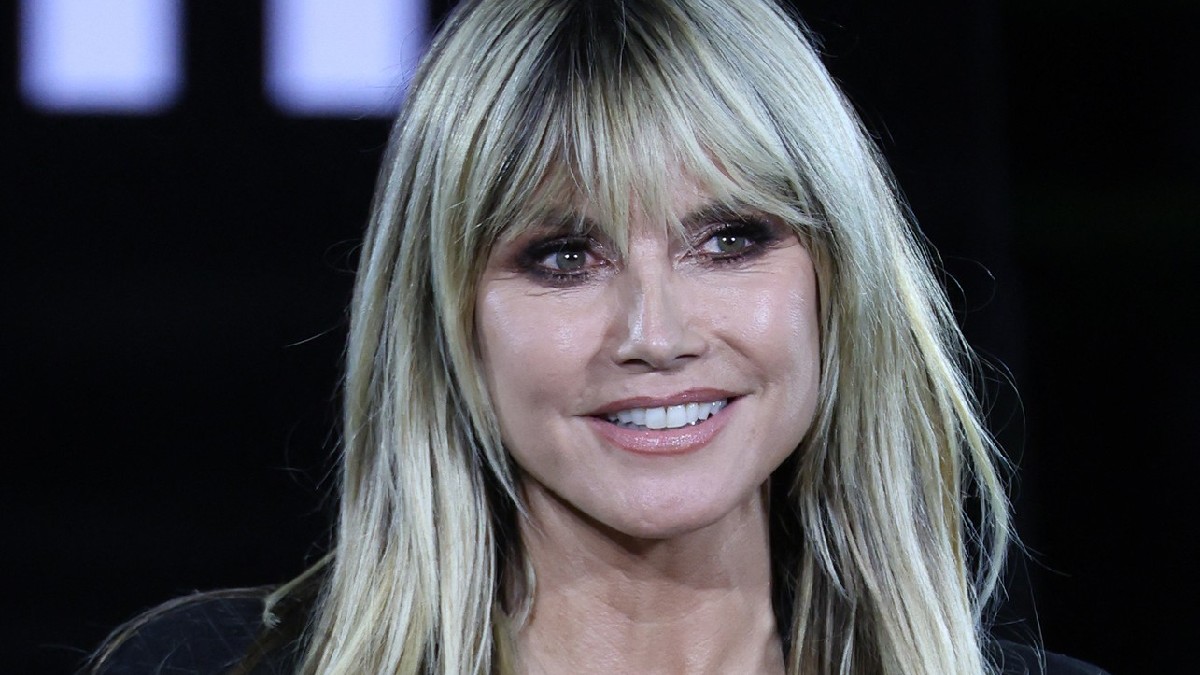 Χάιντι Κλουμ: Τα μυστικά για το φυσικό beauty look της από το Le Défilé 2025 της L’Oréal Paris