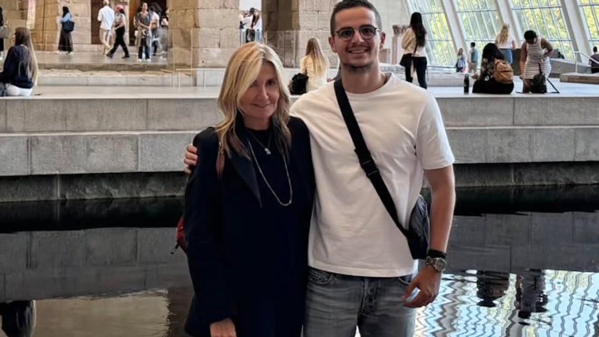 Μαρέβα Γκραμπόφσκι Μητσοτάκη: Το απόλυτο μαύρο σύνολο με sneakers που θα λατρέψεις να αντιγράψεις