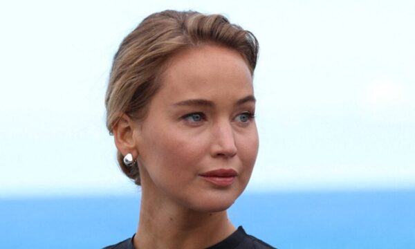 Hair Inspiration: Οι αφέλειες της Jennifer Lawrence είναι το απόλυτο κομψό στυλ για τη νέα σεζόν