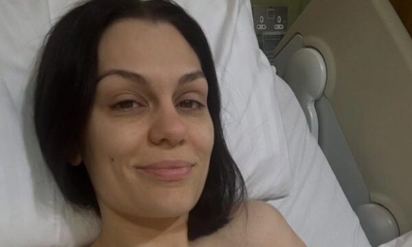 Jessie J: Δυνατό μήνυμα πριν τη δεύτερη επέμβαση για καρκίνο του μαστού – «Αισθάνομαι σαν να βρίσκομαι σε καταιγίδα»
