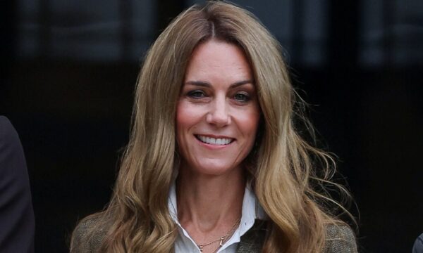 Kate Middleton: Μετά από το εντυπωσιακό ξανθό, επιστρέφει στο κλασικό αγαπημένο καστανό μαλλί της