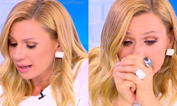 Κατερίνα Καραβάτου: «Συγκινήθηκε» στην αποχαιρετιστήρια εκπομπή με την ομάδα της – «Είμαι εξαιρετικά τυχερός άνθρωπος»