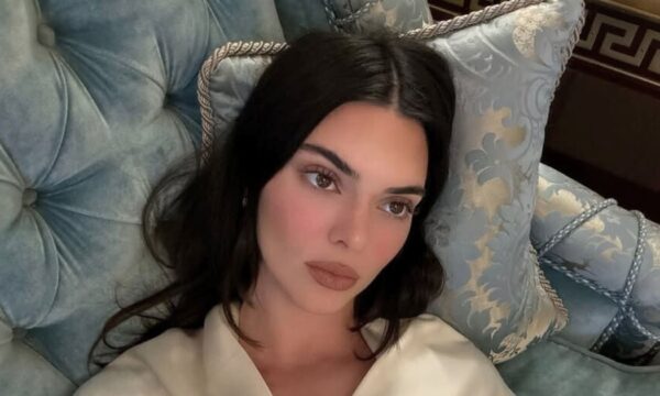 Το σοκολατί κραγιόν της Kendall Jenner είναι το κορυφαίο φθινοπωρινό trend