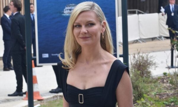 Kirsten Dunst: Ο hairstylist της αποκαλύπτει τα μυστικά πίσω από το ρετρό χτένισμά της
