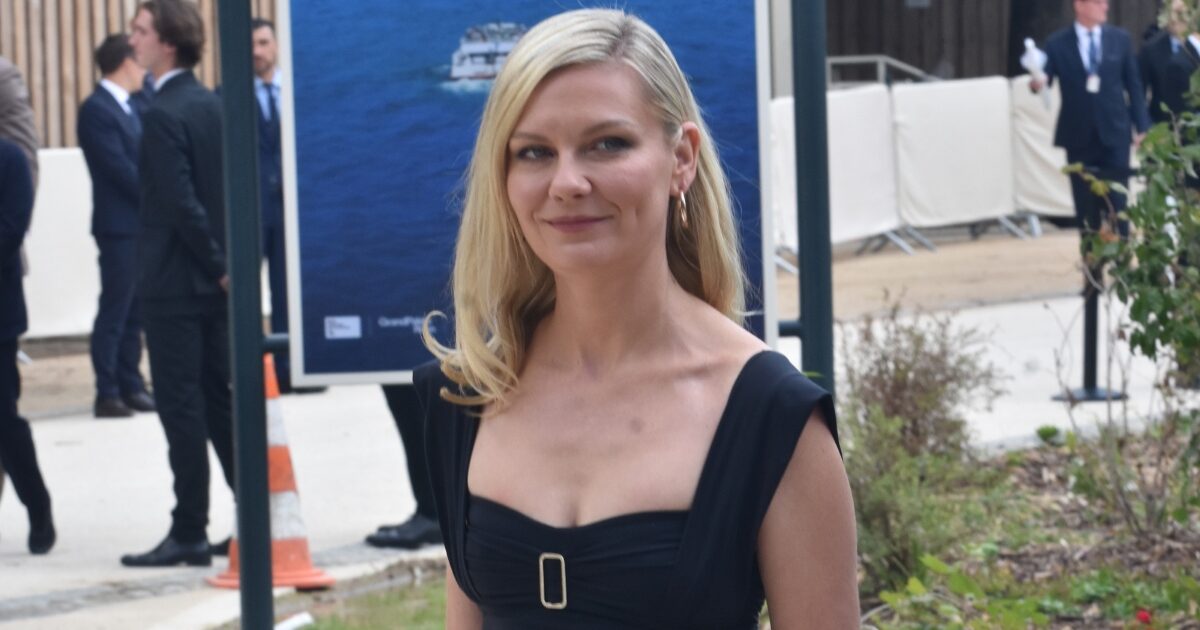 Kirsten Dunst: Ο hairstylist της αποκαλύπτει τα μυστικά πίσω από το ρετρό χτένισμά της