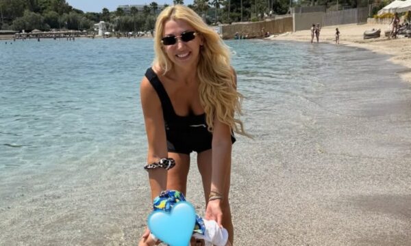 Κωνσταντίνα Σπυροπούλου: Άρχισε μαθήματα baby swimming με τον ενός έτους γιο της – Δείτε το βίντεο