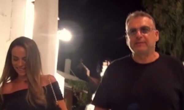 Γιώργος Λιάγκας και Μαρία Αντωνά απολαμβάνουν βόλτα στη Μύκονο – Δείτε το βίντεο