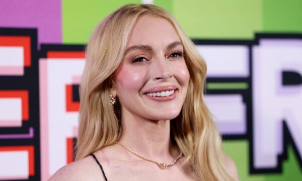 Το μακιγιάζ της Lindsay Lohan είναι ζεστό glam και θυμίζει αποχρώσεις φθινοπωρινών φύλλων