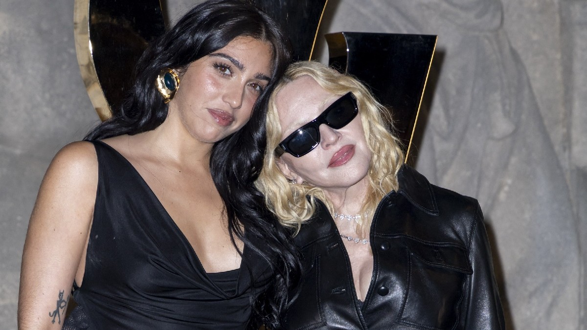 Μαντόνα: Στην πρώτη σειρά του Yves Saint Laurent στο Παρίσι με την κόρη της