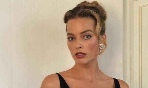 Margot Robbie: Το Mocha Mousse μανικιούρ της μας συναρπάζει!