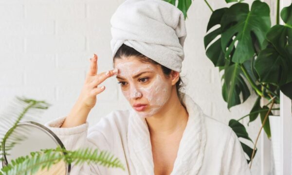 Morning Shed Routine: Το Tik Tok trend που επαναφέρει μη ρεαλιστικά ιδανικά ομορφιάς και πρέπει να παρακάμψεις