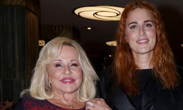Μπέσσυ Αργυράκη: «Συνειδητοποίησα πόσο ανώριμο θα ήταν να πιέσω τα παιδιά μου να με κάνουν γιαγιά»